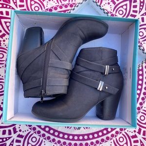 SODA Black Heeled Boots